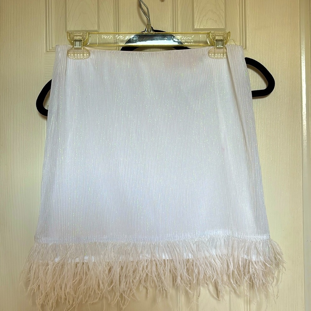 Shimmer white feather trim skirt NWT